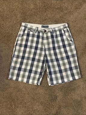 Islandia Men’s White & Navy Plaid Flat Front Shorts